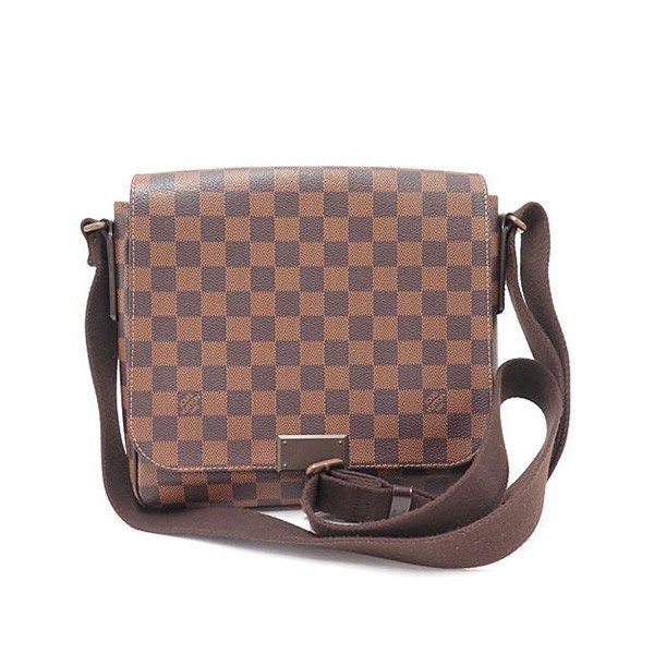 a89f5f325136a1eb1da473a997d20a68.jpg Louis Vuitton District PM N41213 - Image 1