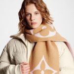 Louis Vuitton M79336 FLIGHT MODE LV Medallion Knit Scarf - Image 5